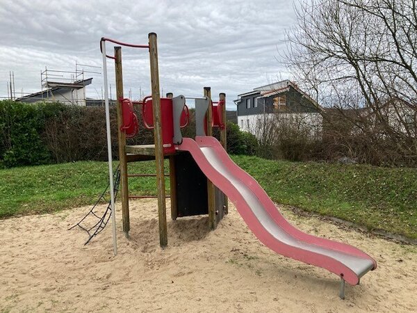 Rutschenturm auf dem Spielplatz August-Thewes-Weg