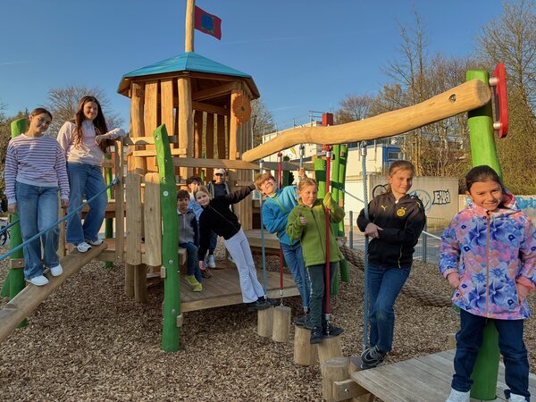 Kinderparlament_Besichtigung Spielger&auml;t GGS Bollenberg