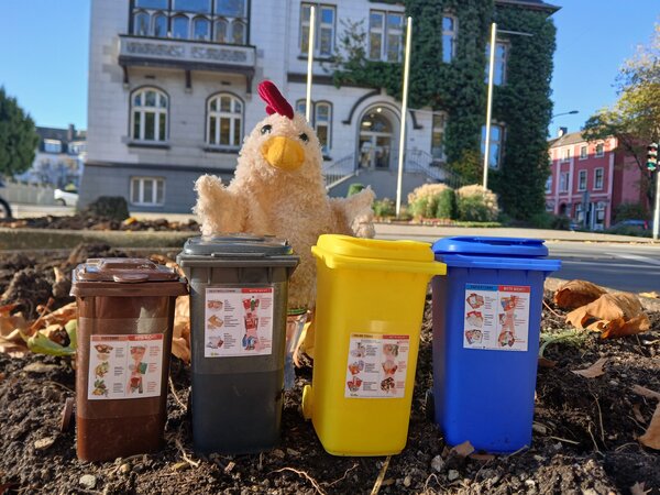 Henry der Hahn trennt M�ll