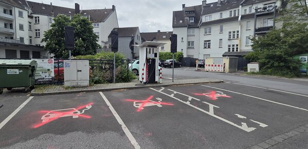 Parkplatz E-Lades&auml;ule